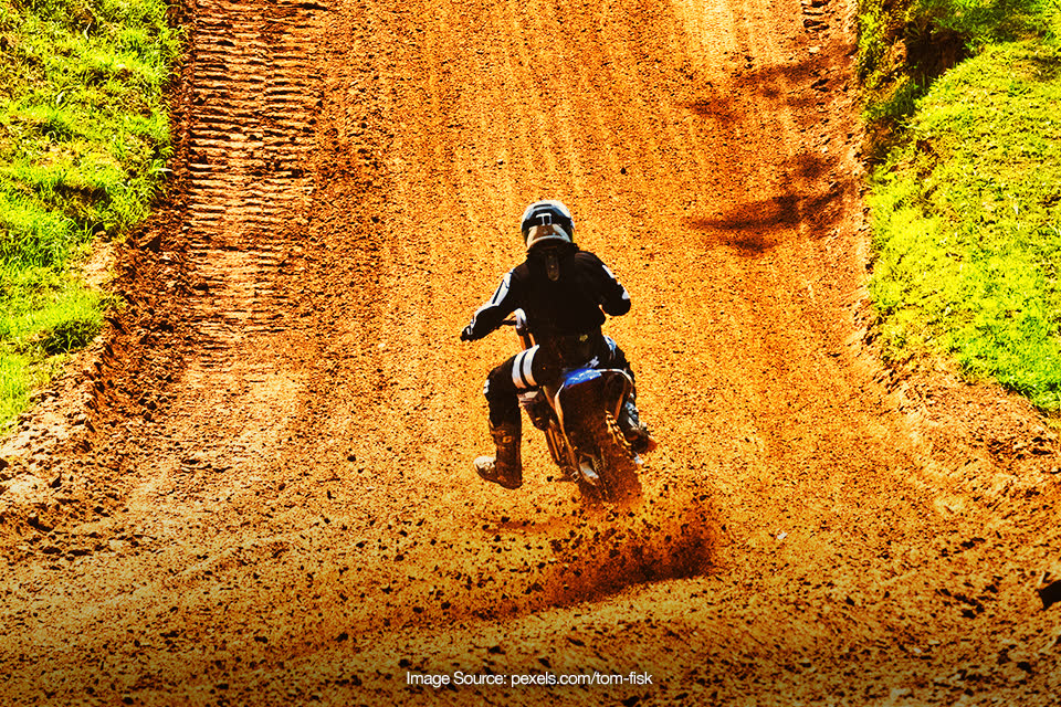Trik Ngelewatin Tanjakan dan Turunan Pakai Motor Trail