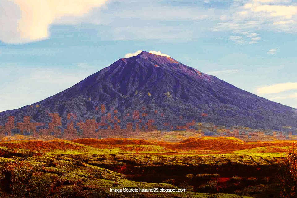 Gunung Indah di Sumatera Barat yang Bisa Bikin Lo Terpesona!