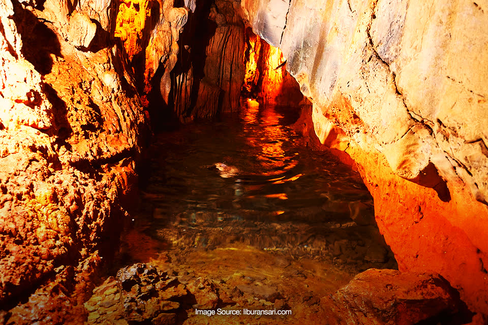 5 Kolam Alami Dalam Gua di Indonesia, Jernih Banget Bro!